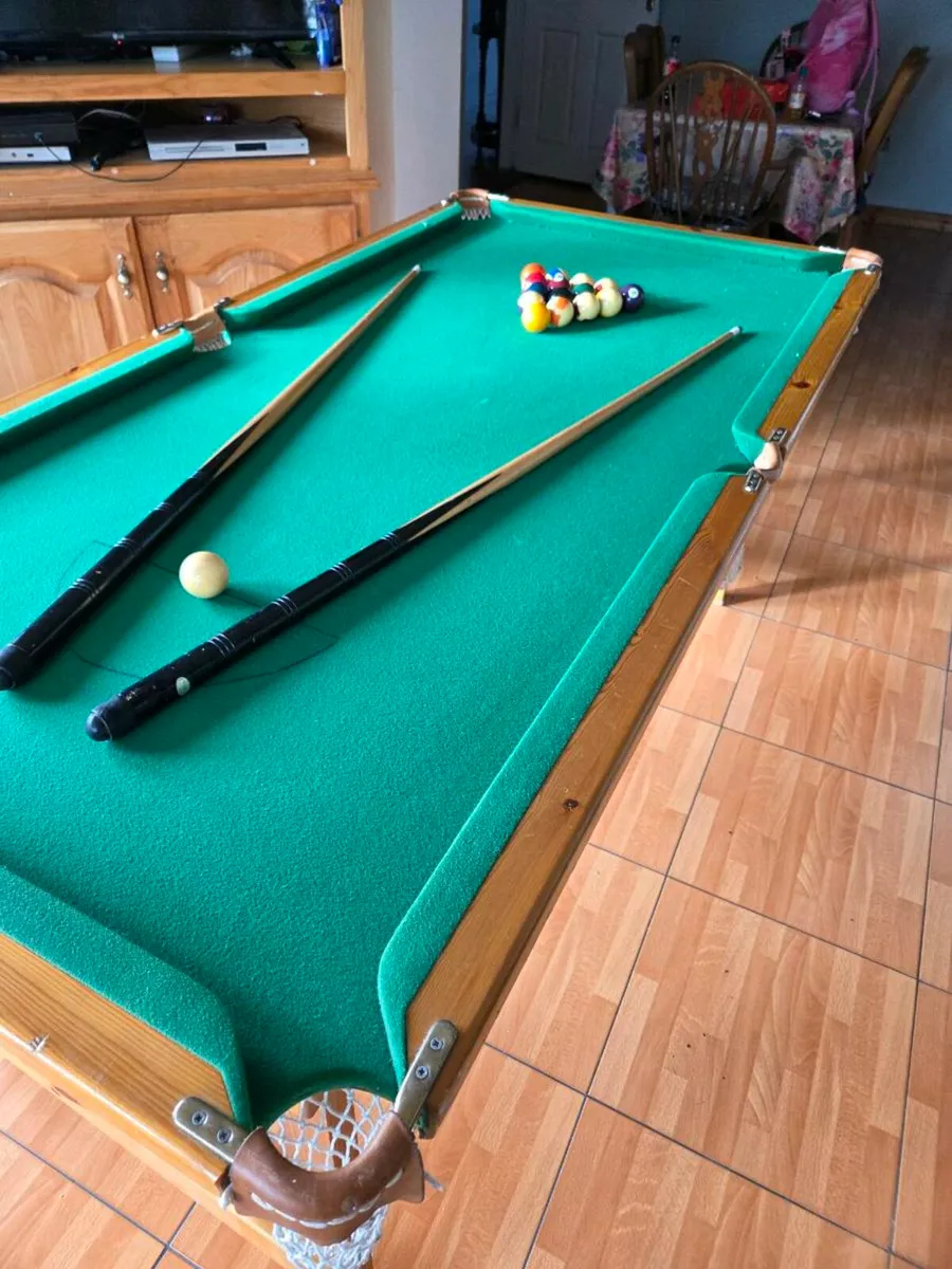Pool table - Image 1
