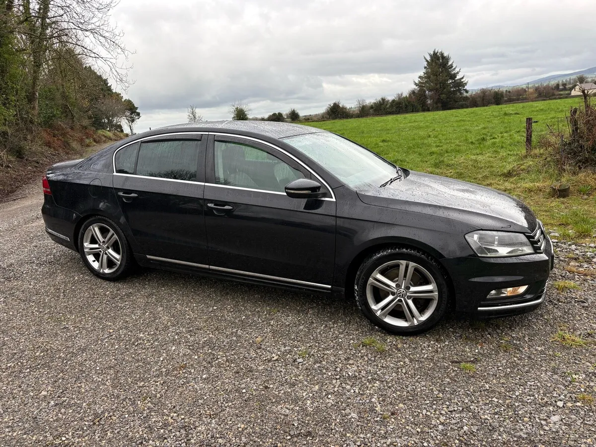Volkswagen Passat R line - Image 2