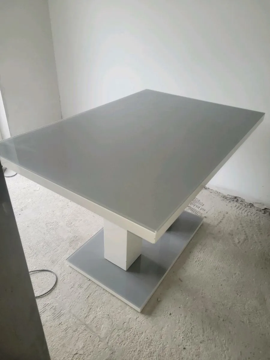 Kitchen Table - Image 4