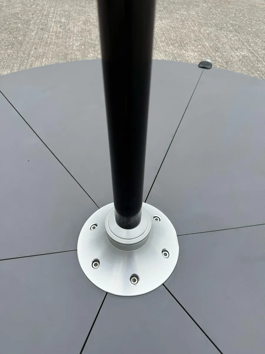 Pole Fitness Stage Pole : Lupit Stage Pole - Image 3