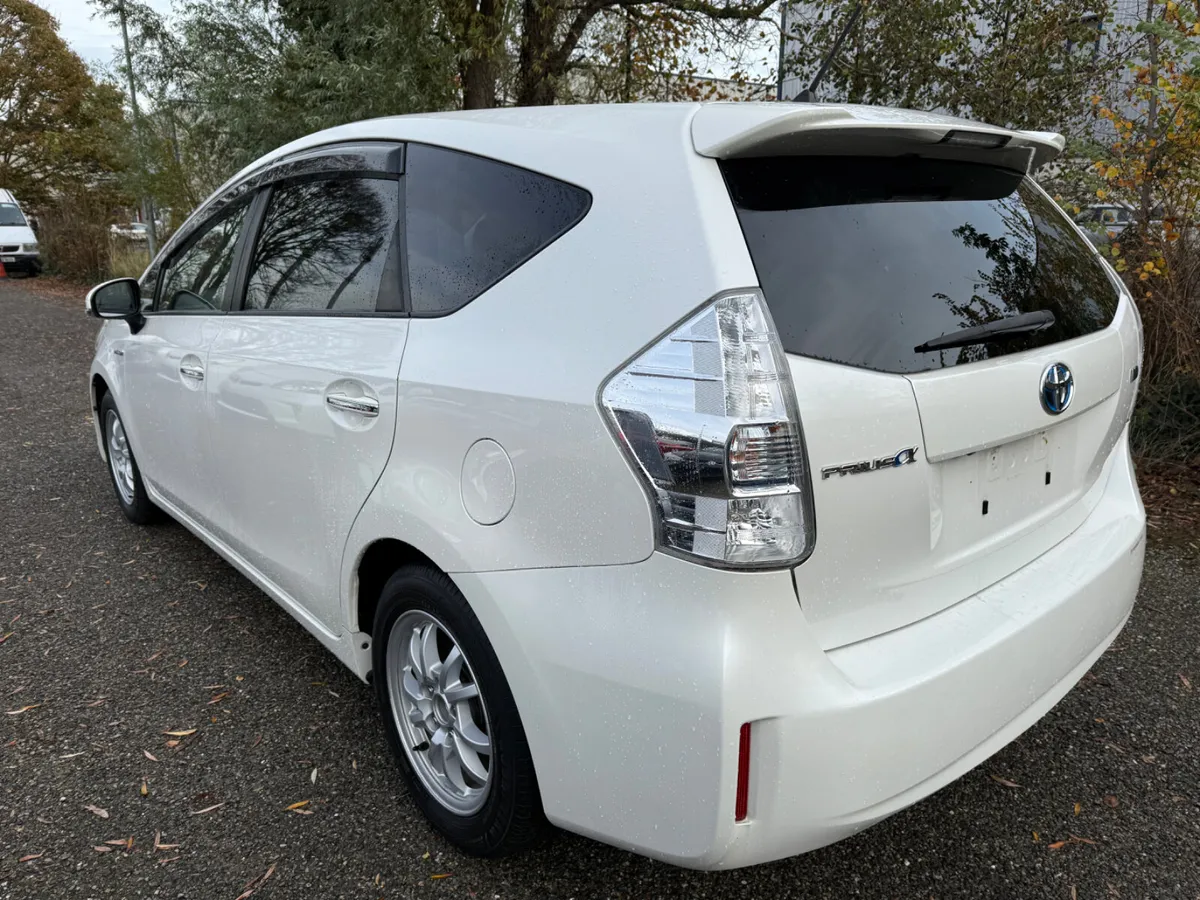 Toyota Prius Alfa 7 sets!!! - Image 3