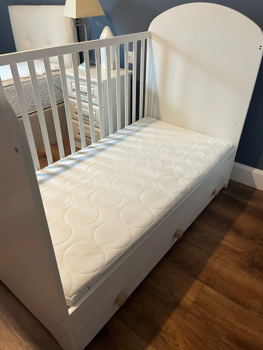 Cot bed