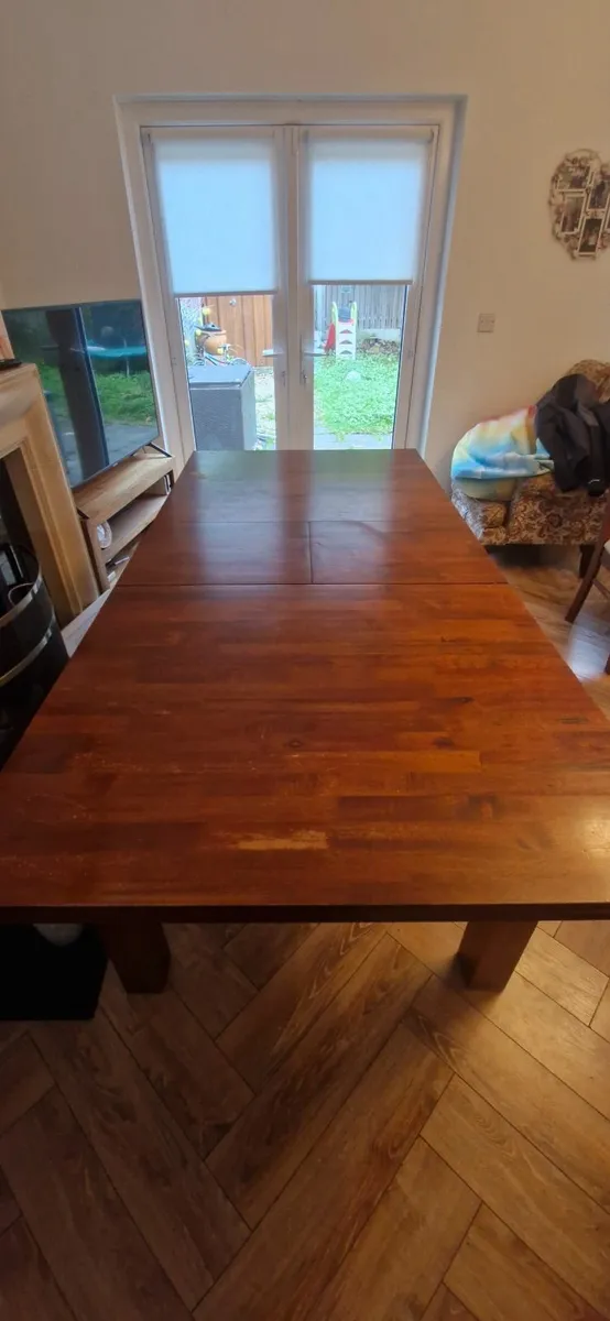 Table and chairs - Image 4