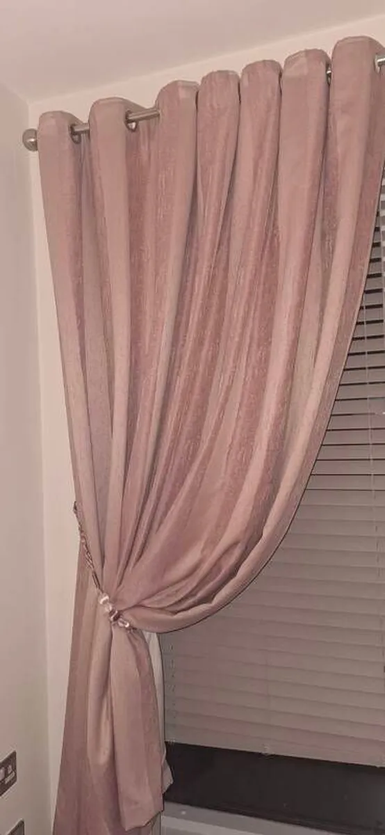 curtains - Image 1