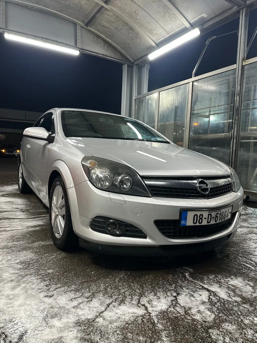 Opel Astra 1.4 GTC - Image 1