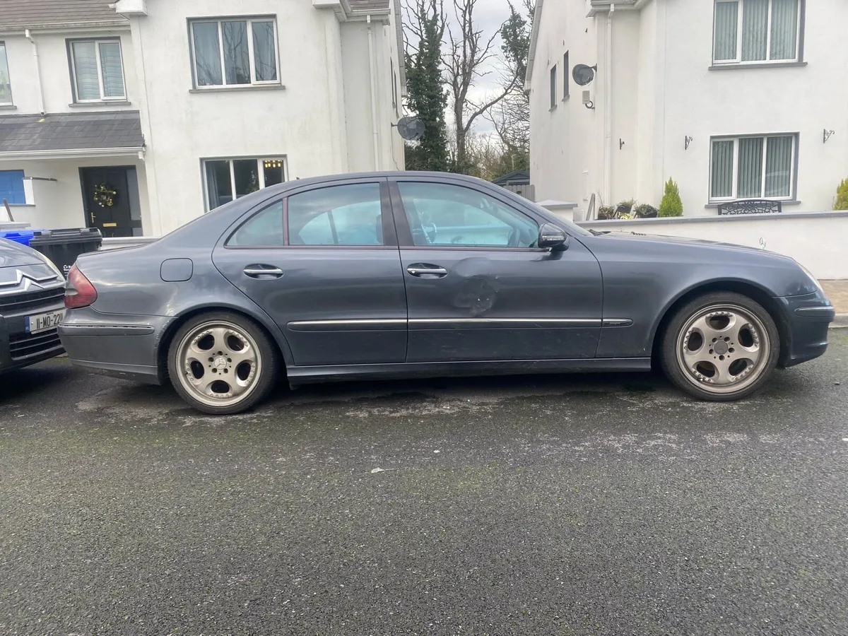 09 Mercedes-Benz E220 2.1 - Image 2