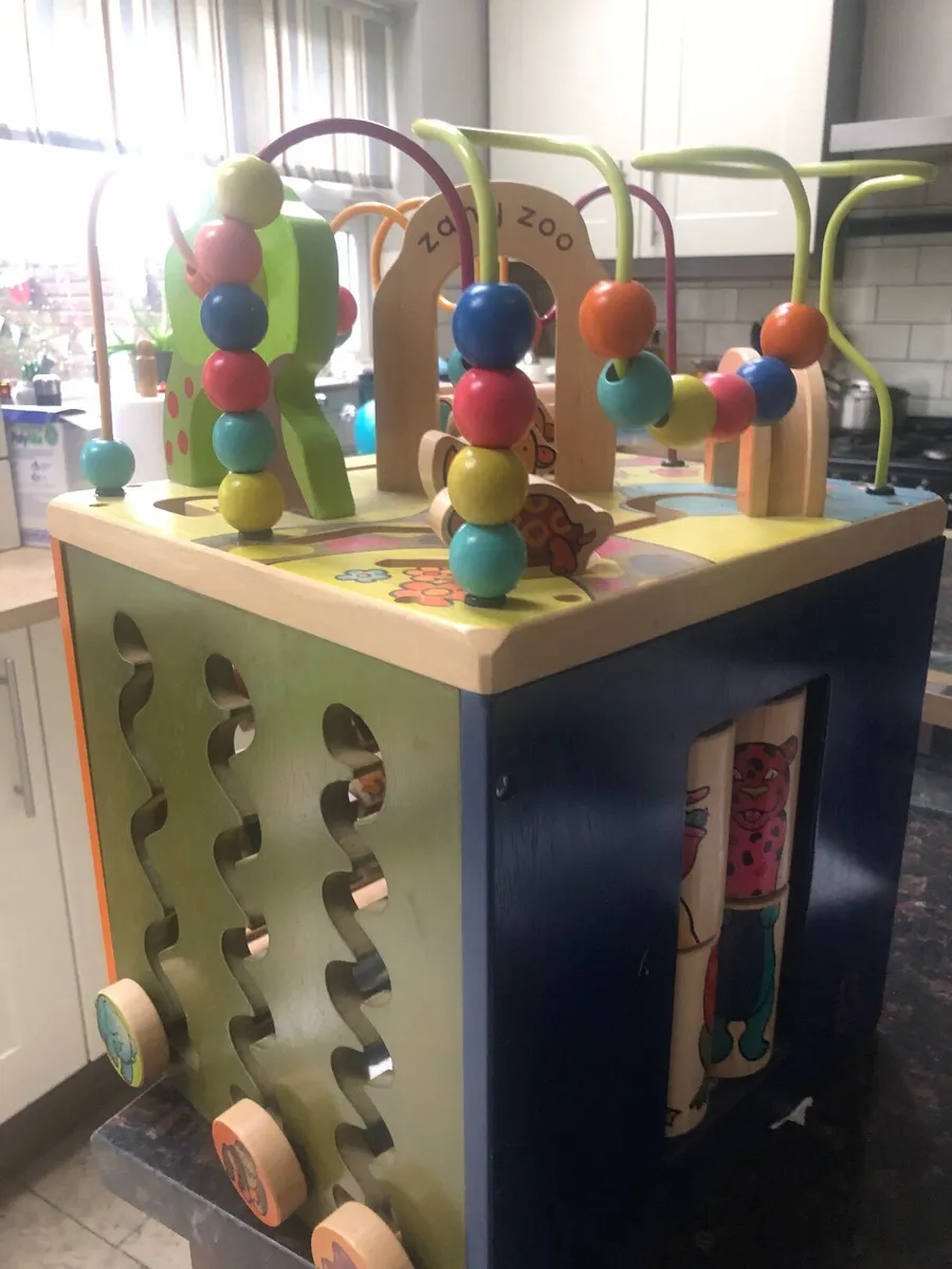Kids activity cube - Image 1