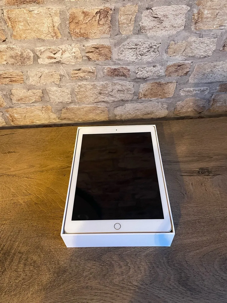 Boxed* Apple iPad 32gb - Image 2
