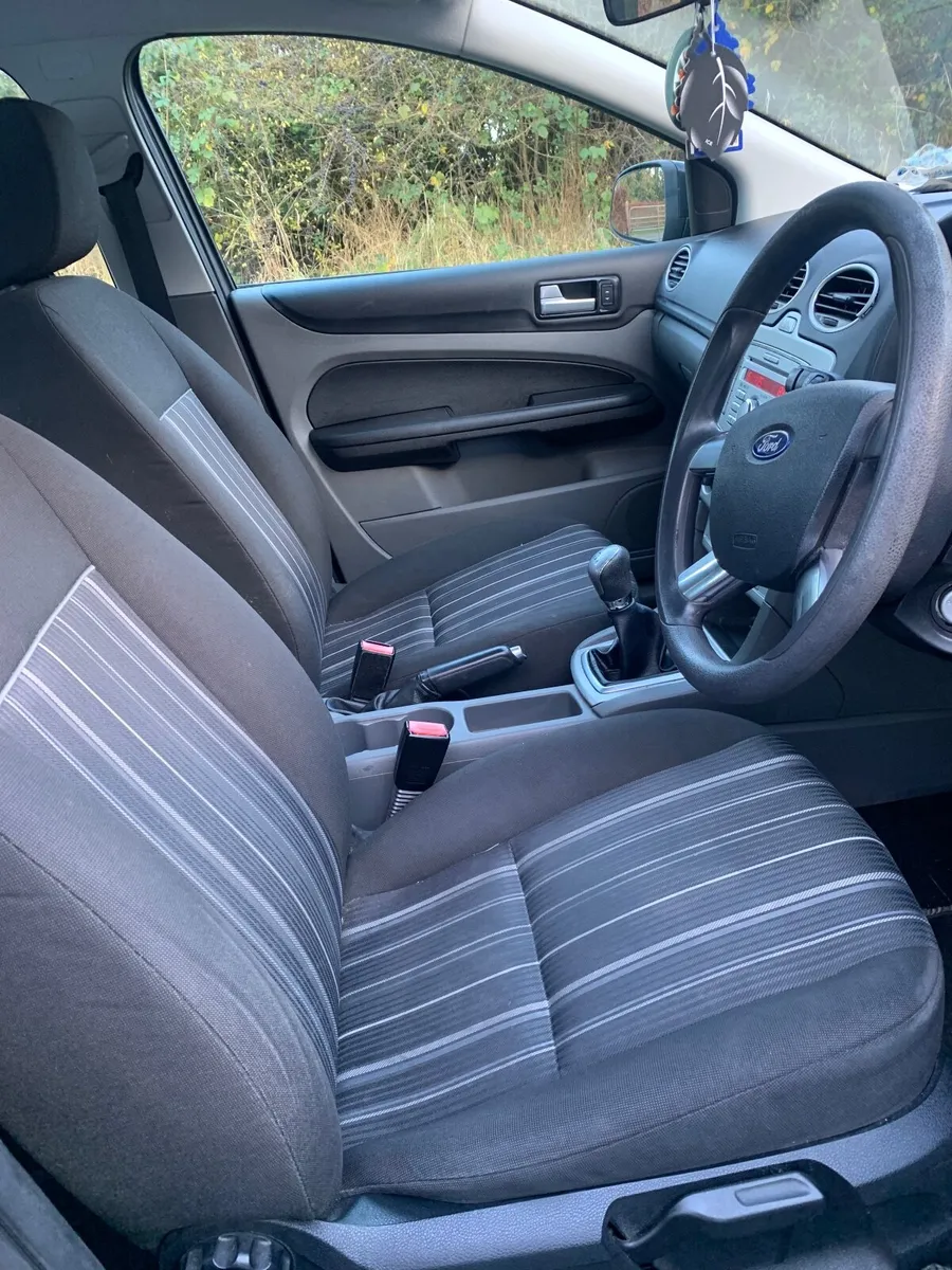 Ford Focus 2010 - Image 3