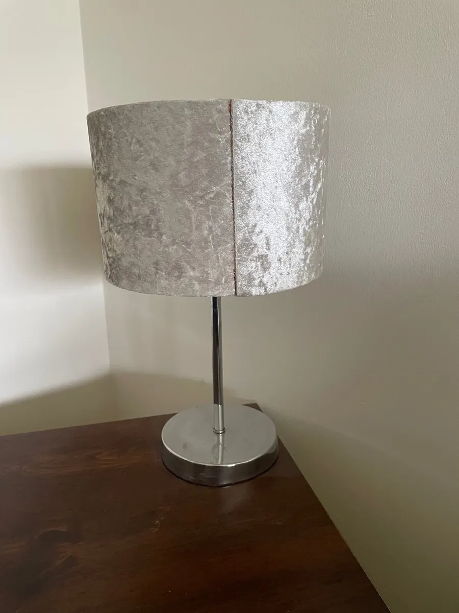Table lamp