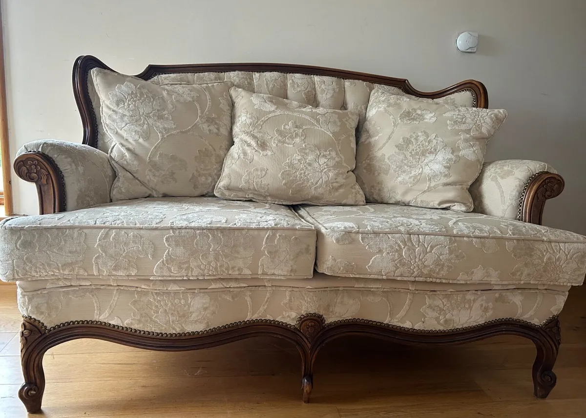 French chic 3 piece couch - Image 2