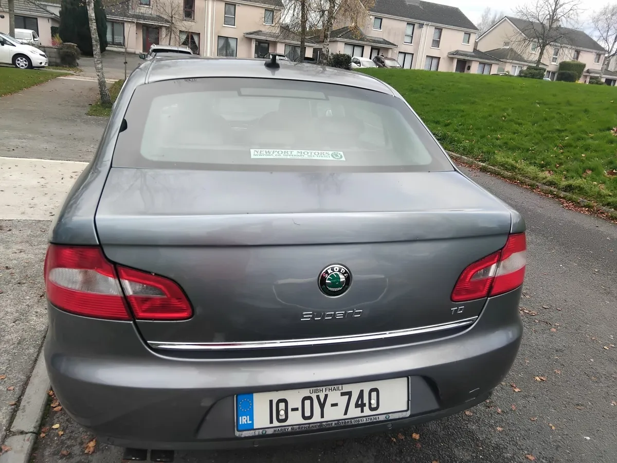 Skoda Superb 2010 - Image 2