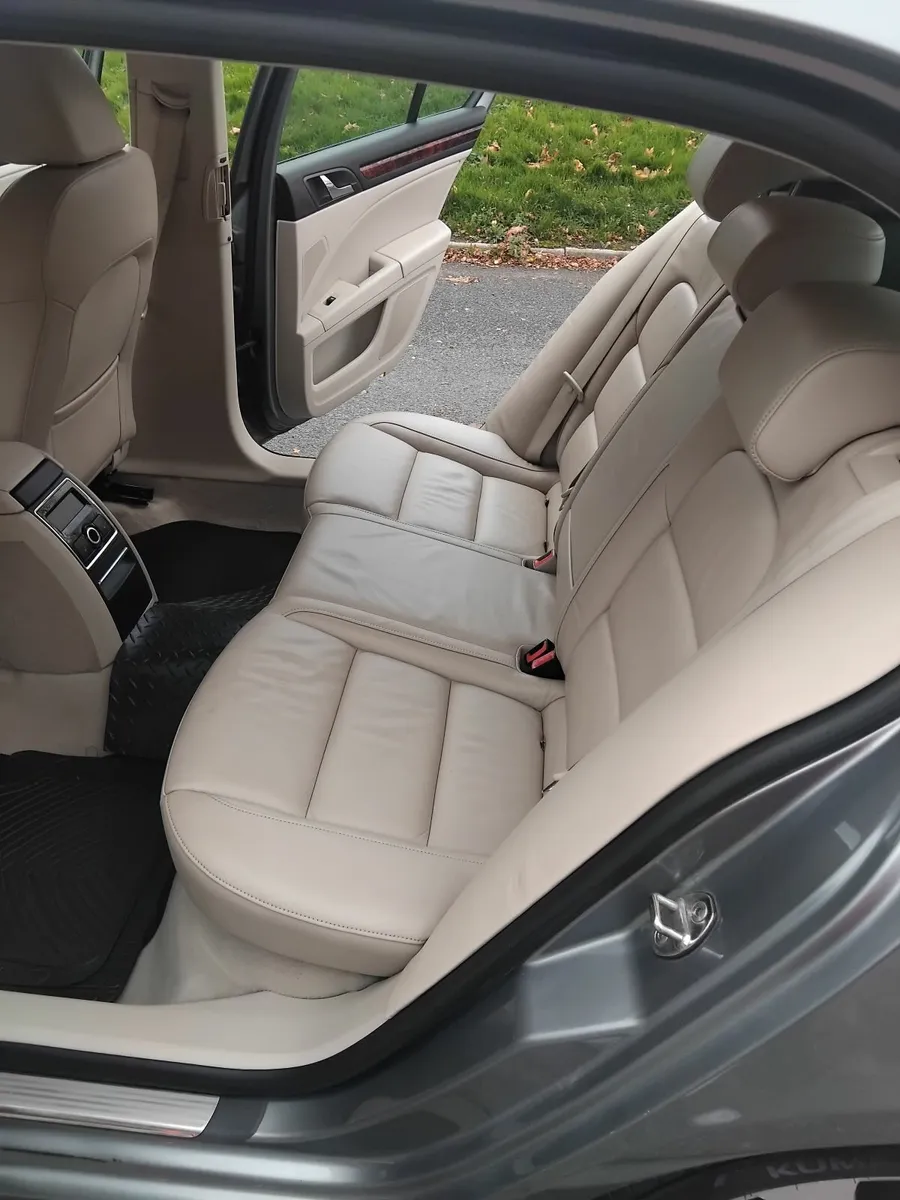 Skoda Superb 2010 - Image 3