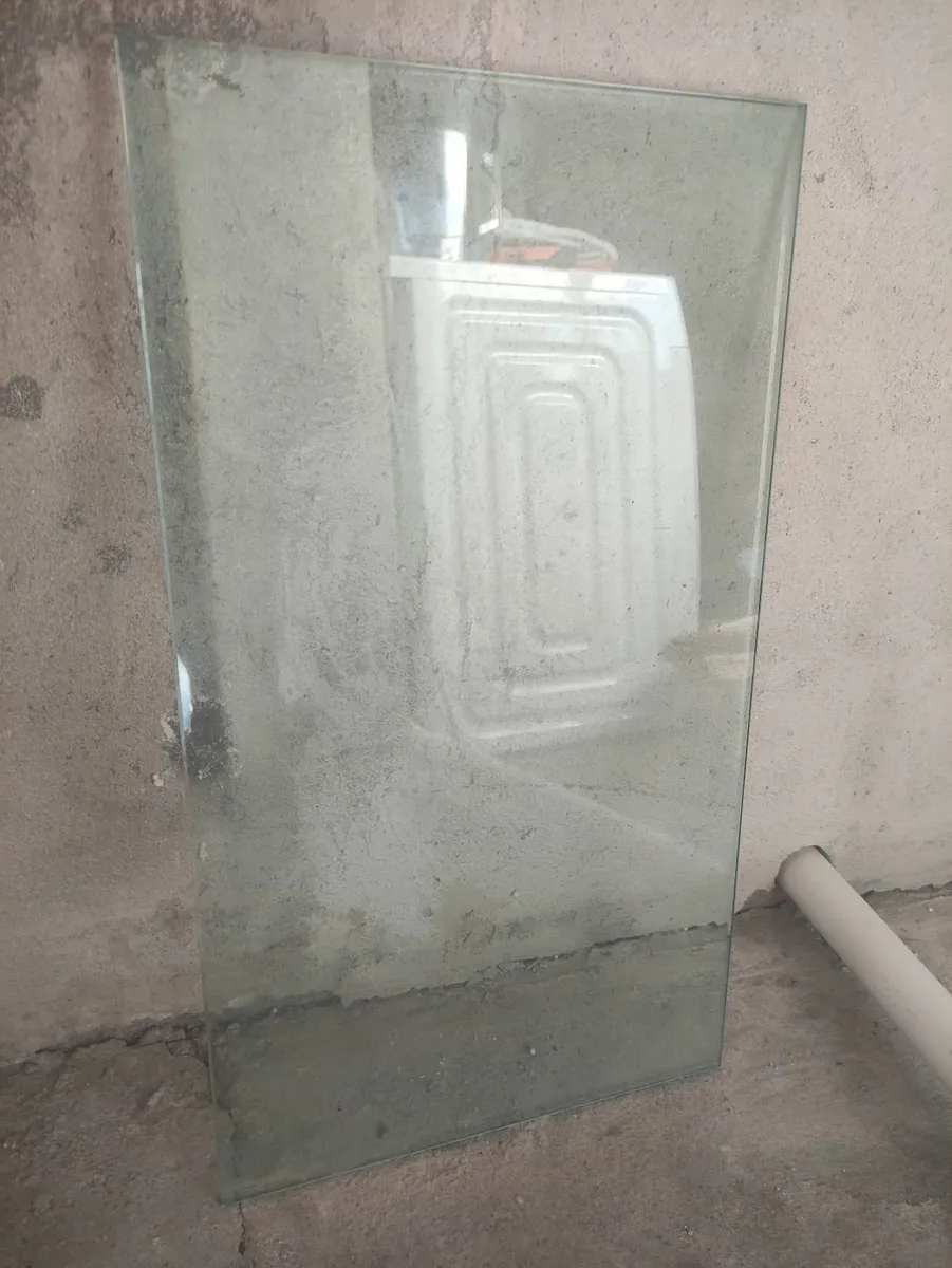 One piece of tempered glass dimensions 60 34 cm - Image 2