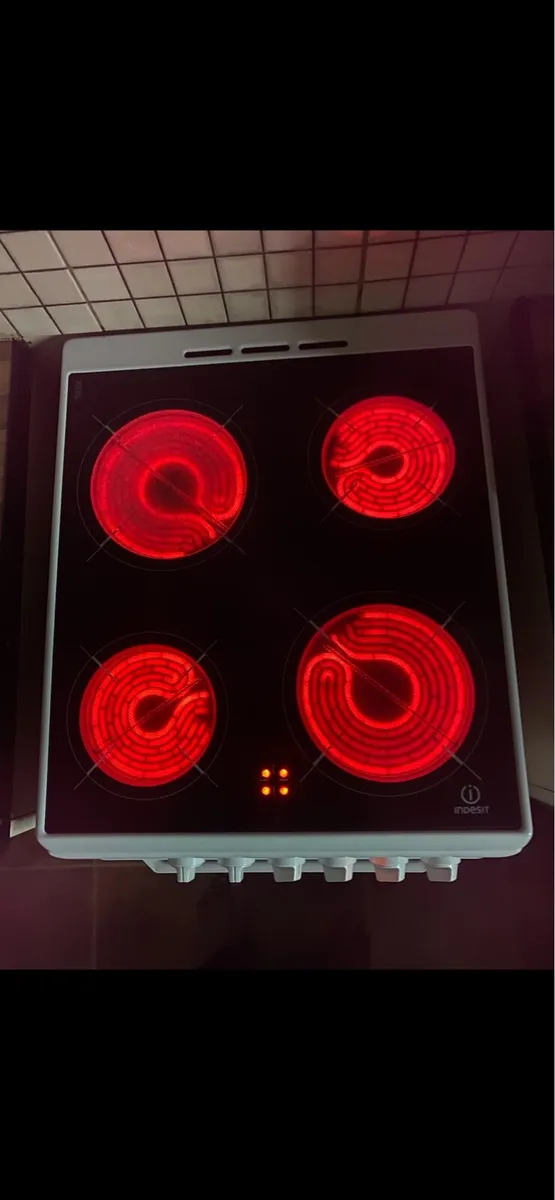 Electric indesit cooker with 2oven - Image 1
