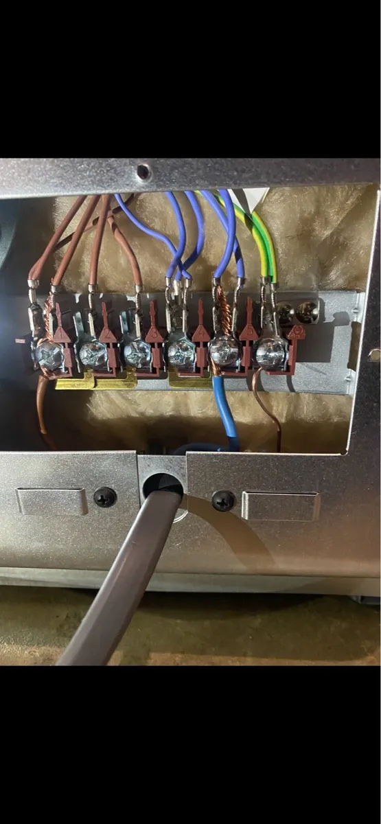 Electric indesit cooker with 2oven - Image 4