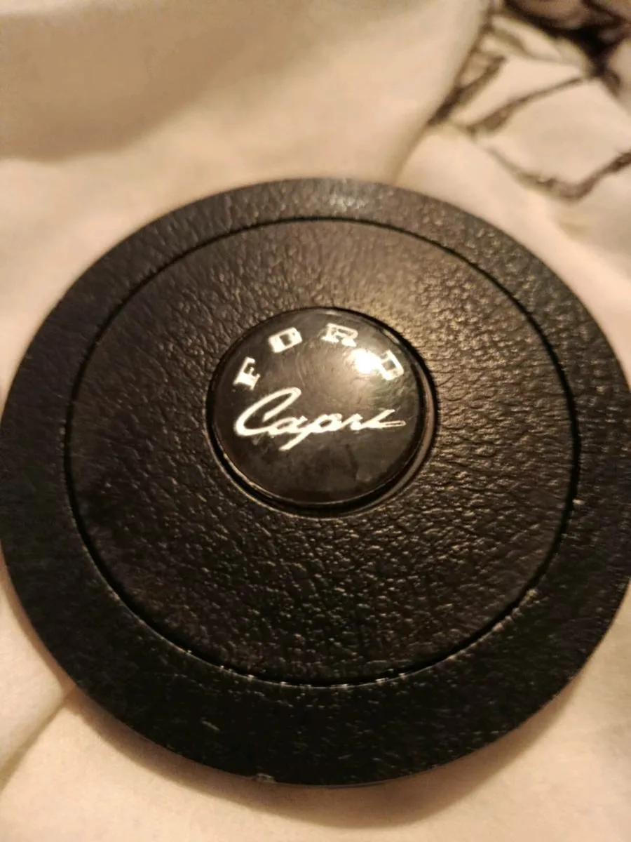 Ford Capri/escort MK1/MK2 centre cap horn button - Image 1