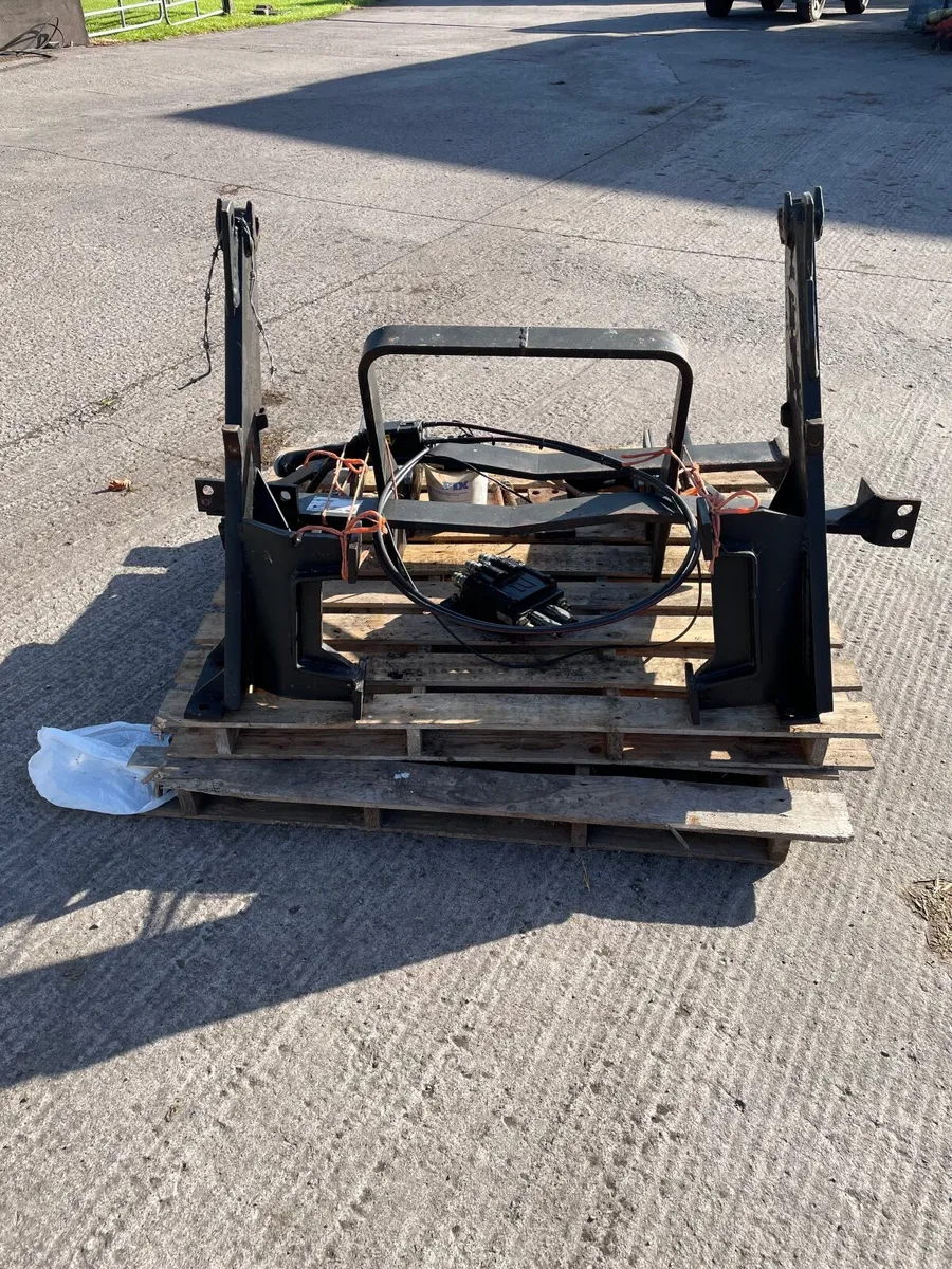 Loader brackets - Image 1