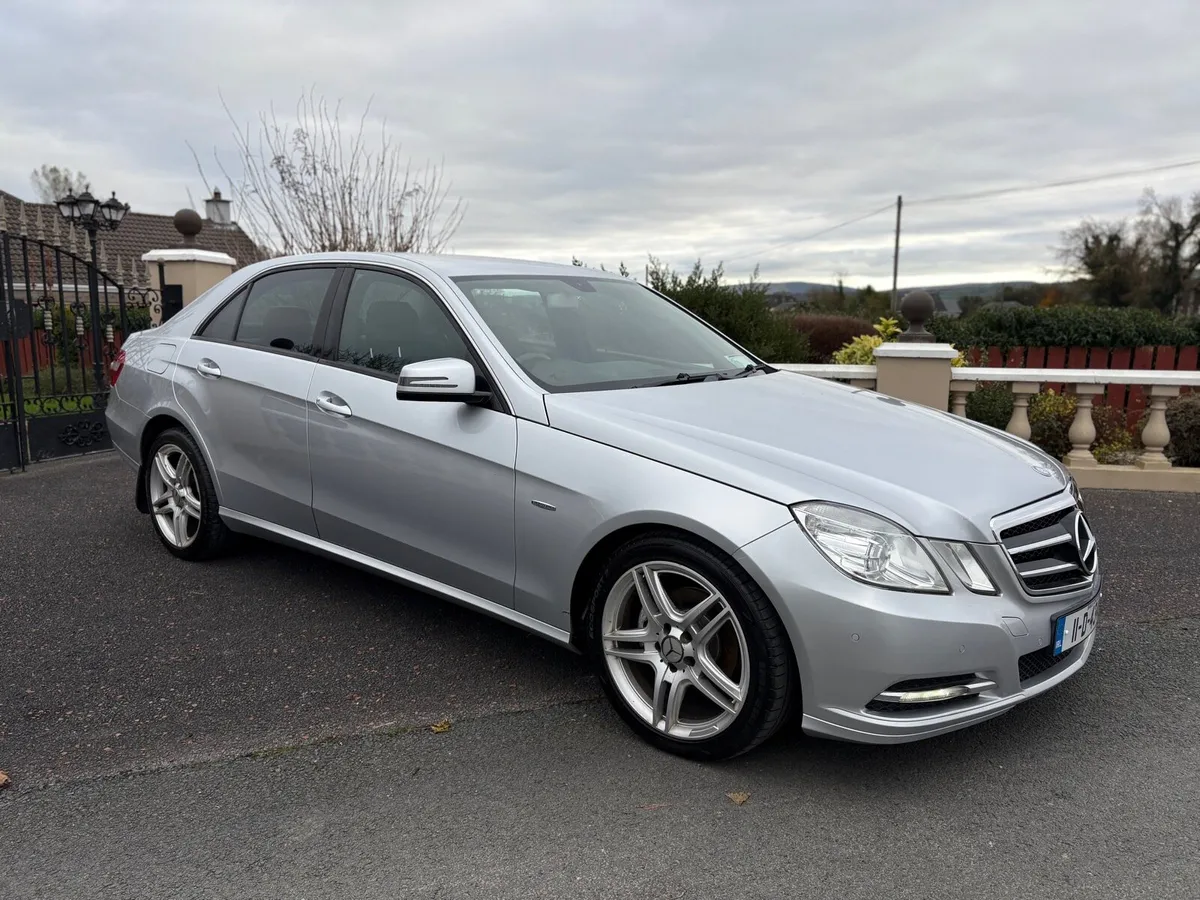 2011 MERCEDES E-CLASS 2.1L Diesel - Image 1