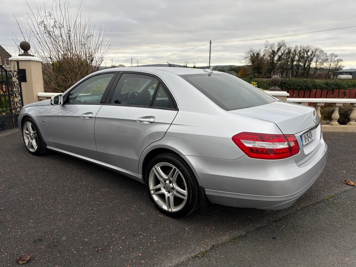2011 MERCEDES E-CLASS 2.1L Diesel - Image 4
