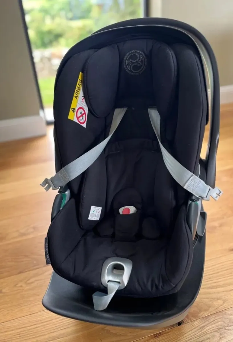 Cybex cloud z car seat and base