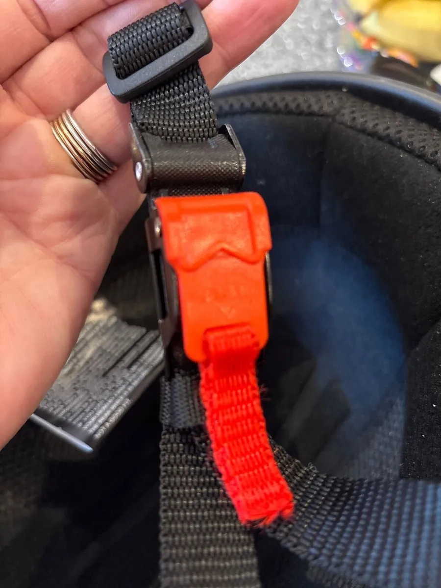 Electric Scooter including charger and New Helmet - Image 3