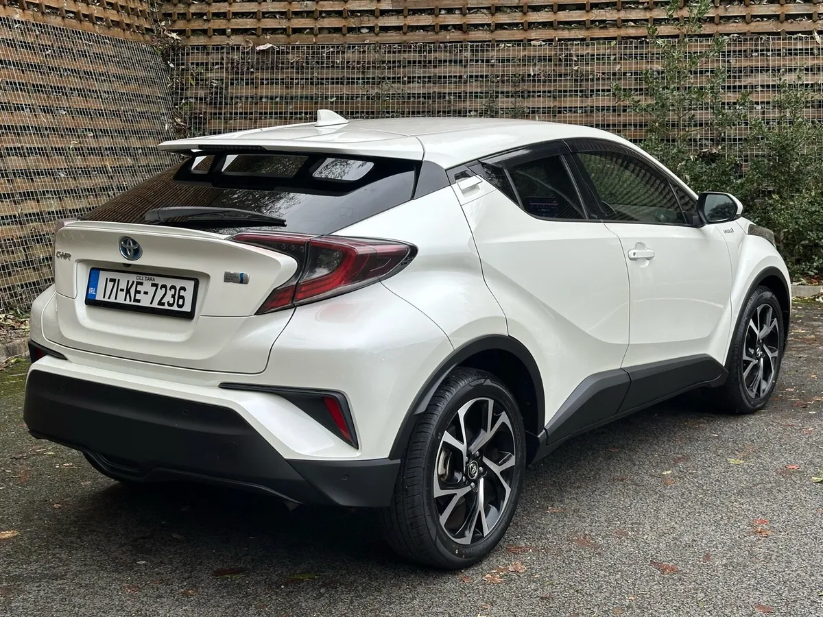 **HIGH SPEC** 171 Toyota CHR 1.8 HYBRID - Image 2
