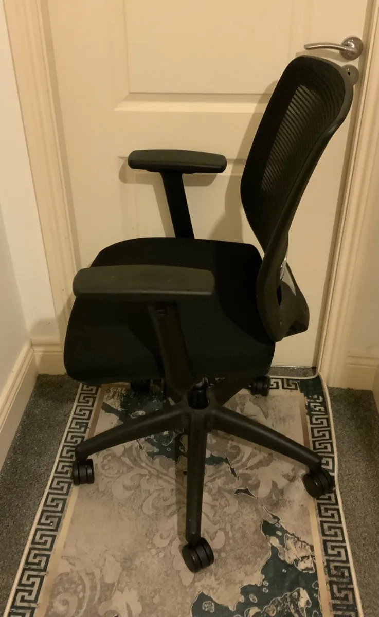 Office Chairs - Image 4