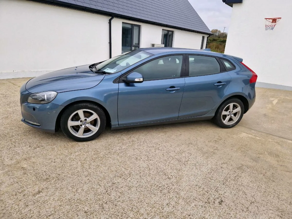 Volvo v40 1.6 diesel - Image 2