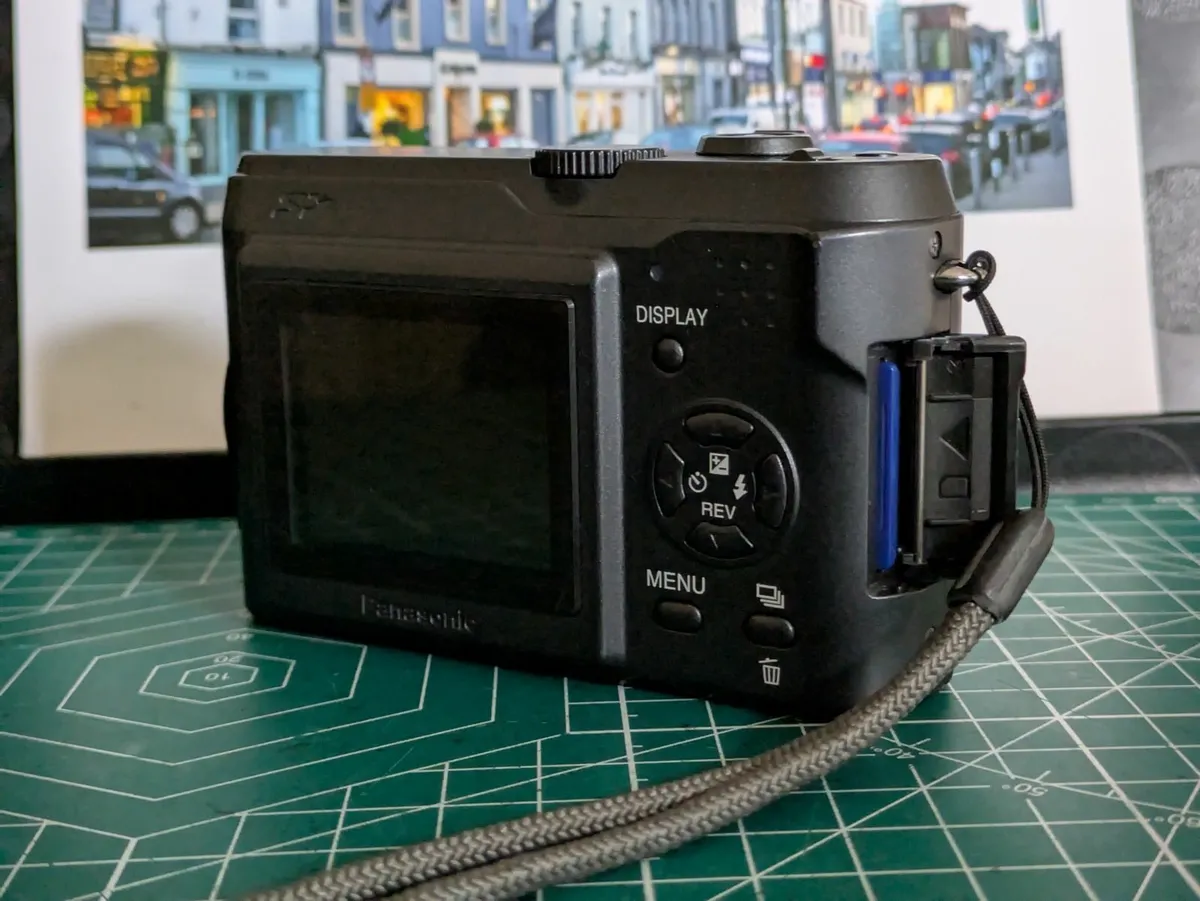 Panasonic Lumix LZ2 5MP CCD🌈 digicam - Image 3