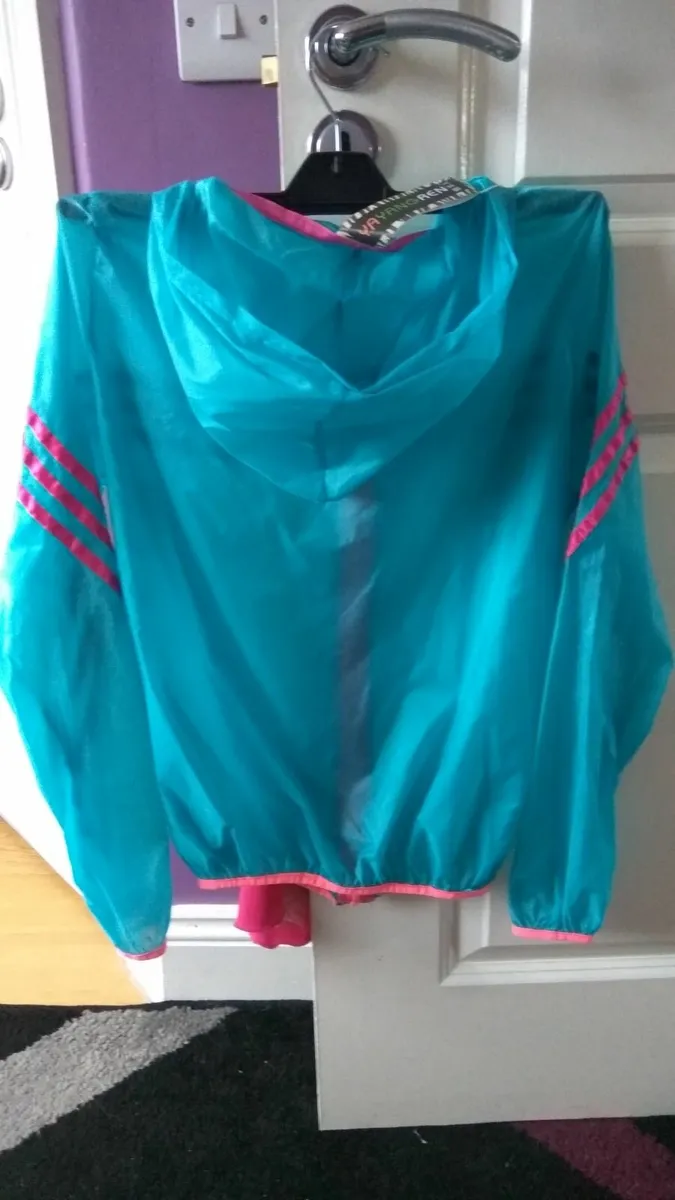 Thin jacket new fits 6-8-10 - Image 1