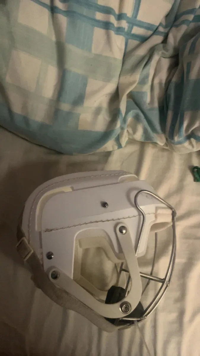 Gola hurling helmet - Image 4