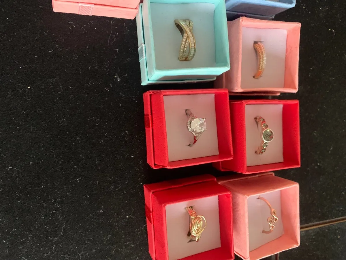 Costume jewelry - Image 1