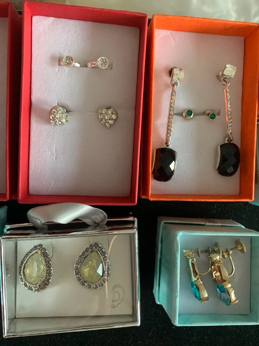 Costume jewelry - Image 3