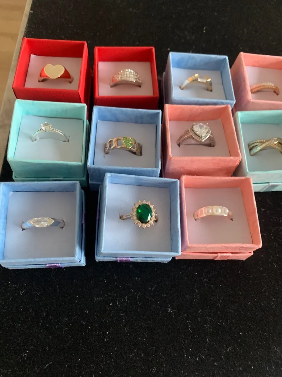 Costume jewelry - Image 4