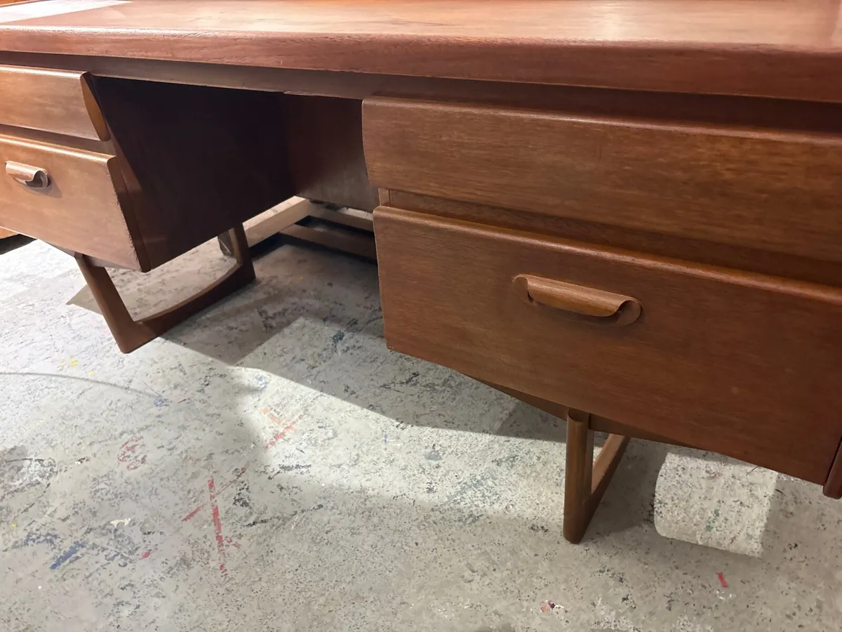 Midcentury beauty table with mirror - Image 2