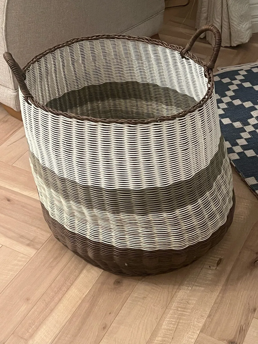 Carolyn Donnelly basket - Image 1