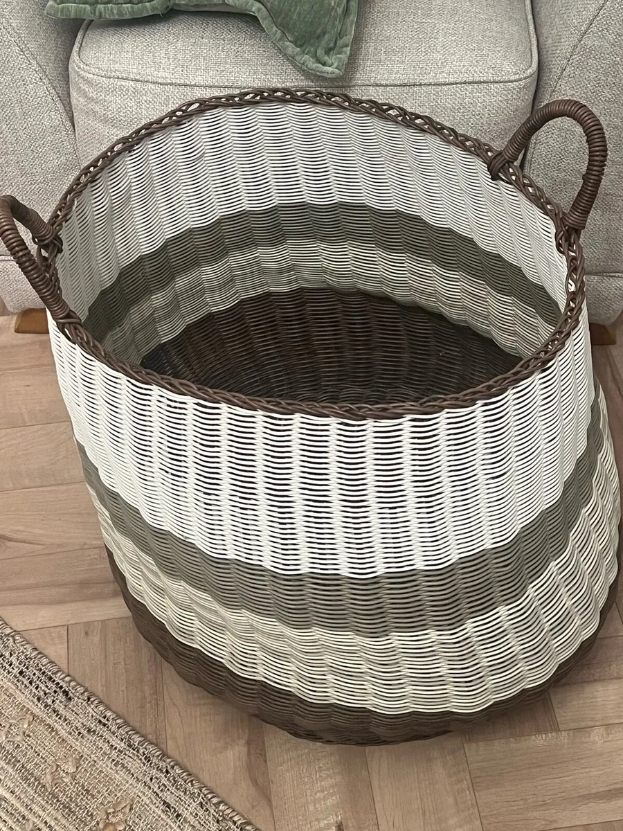 Carolyn Donnelly basket - Image 4