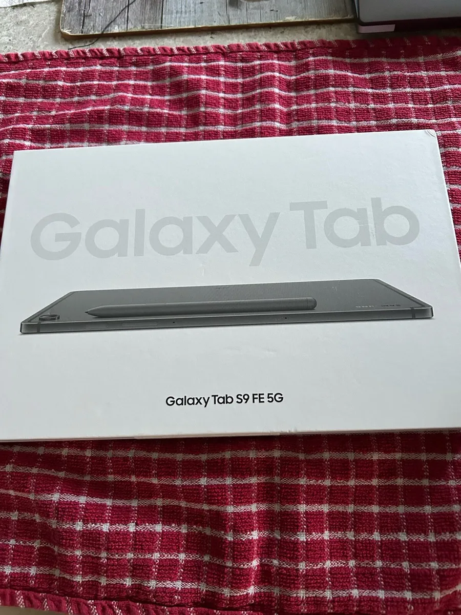 Samsung Galaxy Tab S9 FE 5G Gray 10.9Inch Like New - Image 1