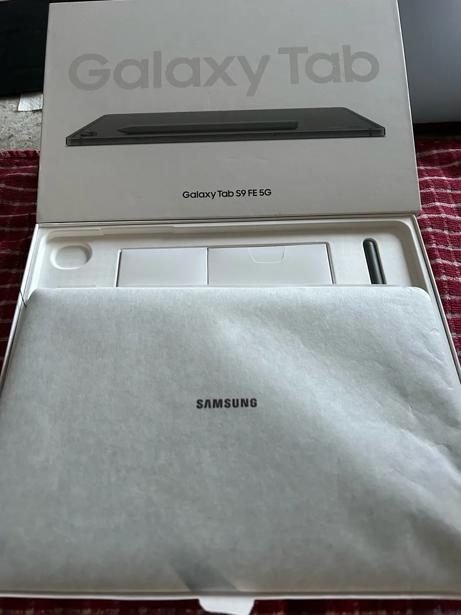 Samsung Galaxy Tab S9 FE 5G Gray 10.9Inch Like New - Image 2