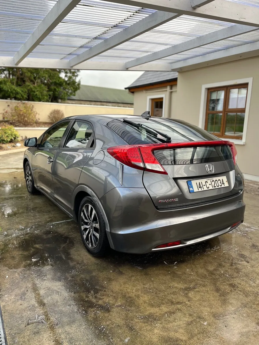 Honda Civic 2014 - Image 2