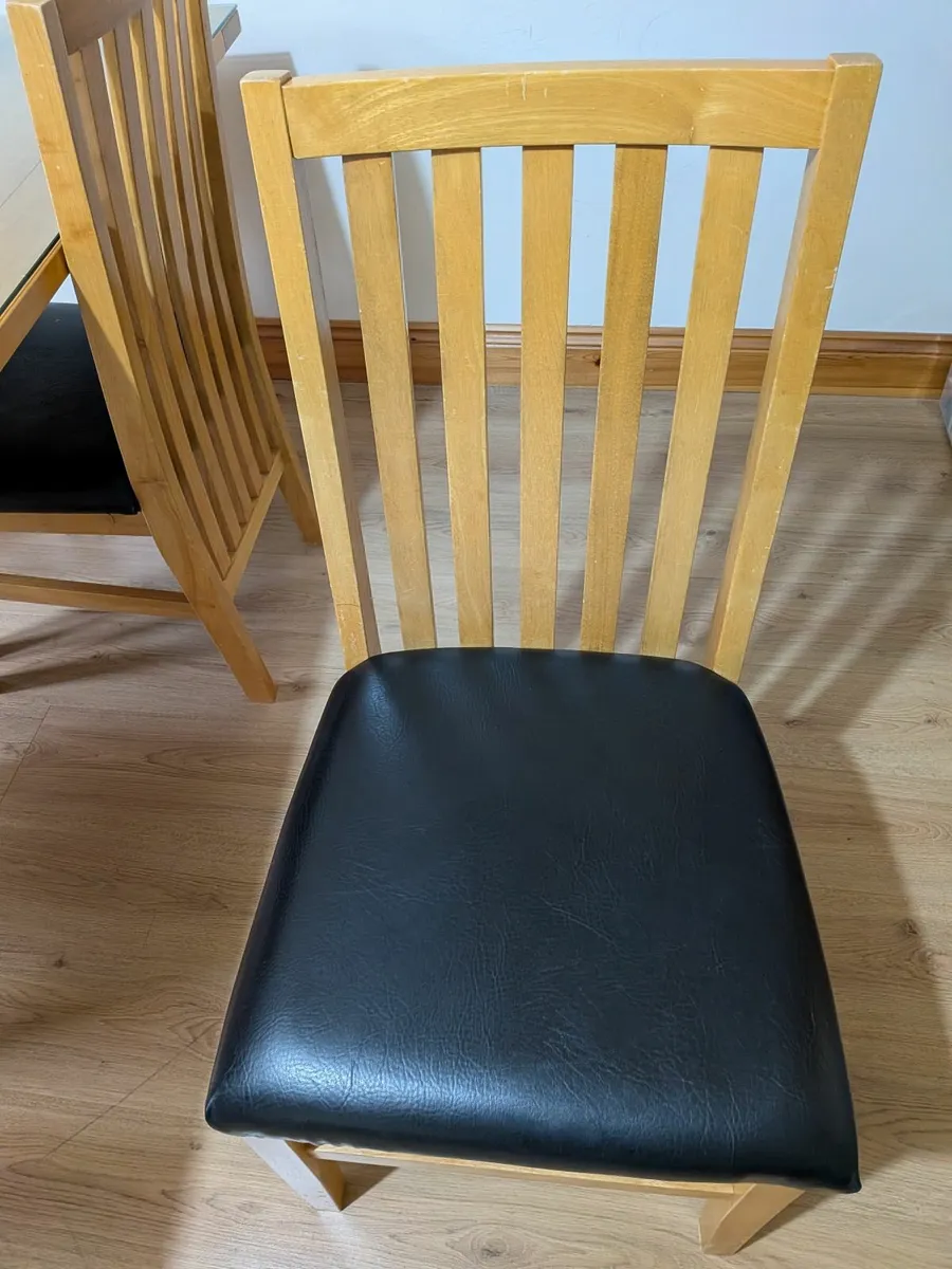 Table and 4 chairs - Image 2