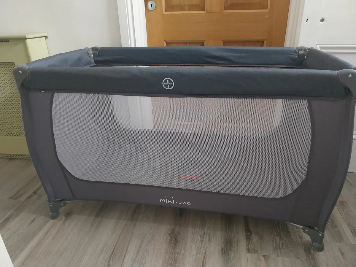 Travel cot - Image 1