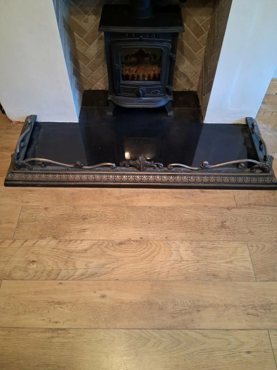 Fireplace fender - Image 1