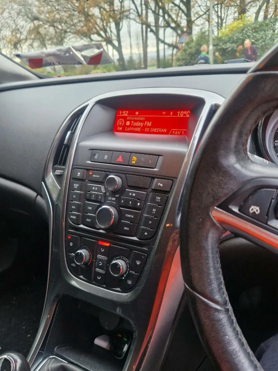 Vauxhall Astra 1.7 diesel 2013 low milage - Image 3