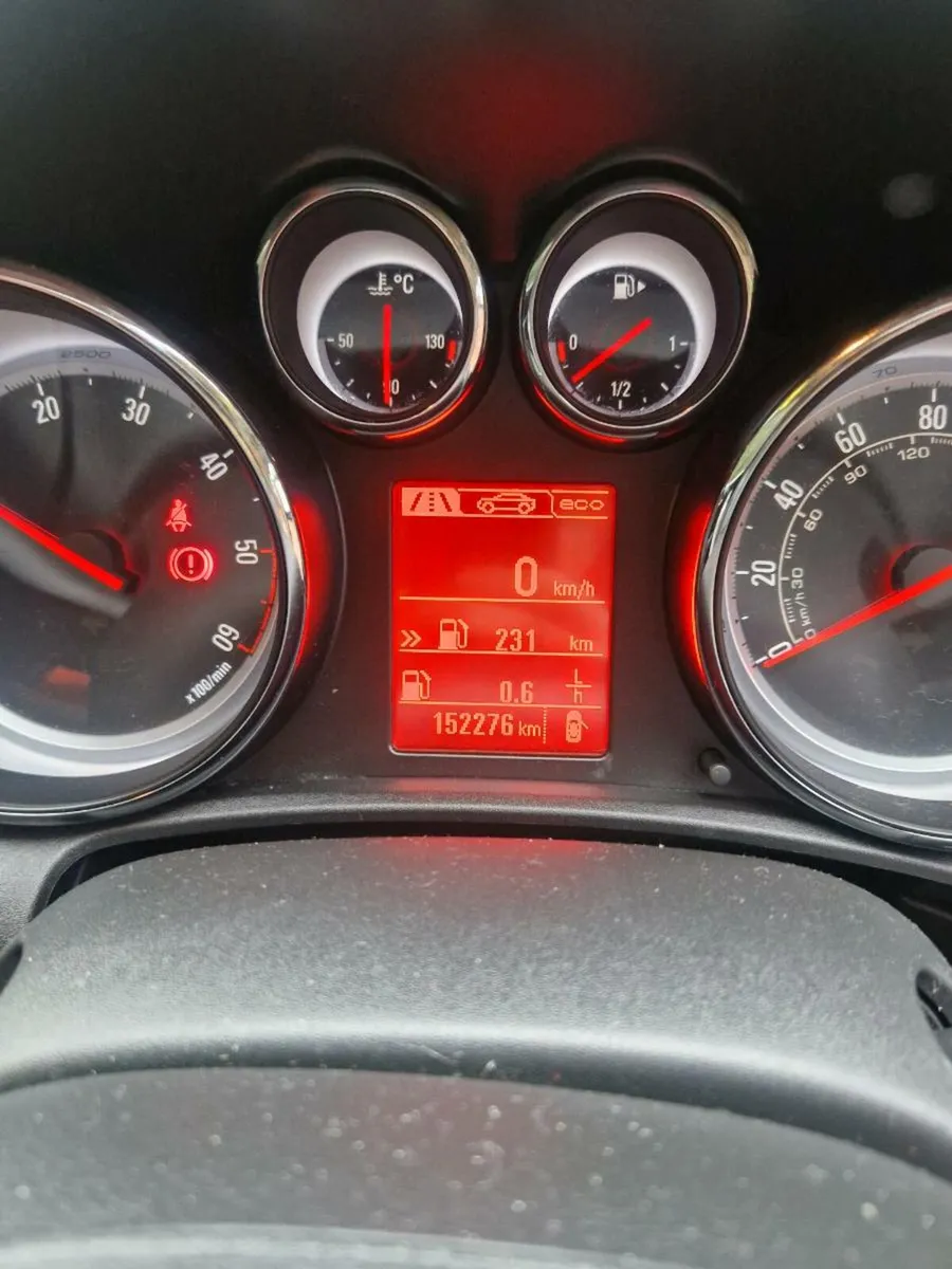 Vauxhall Astra 1.7 diesel 2013 low milage - Image 4