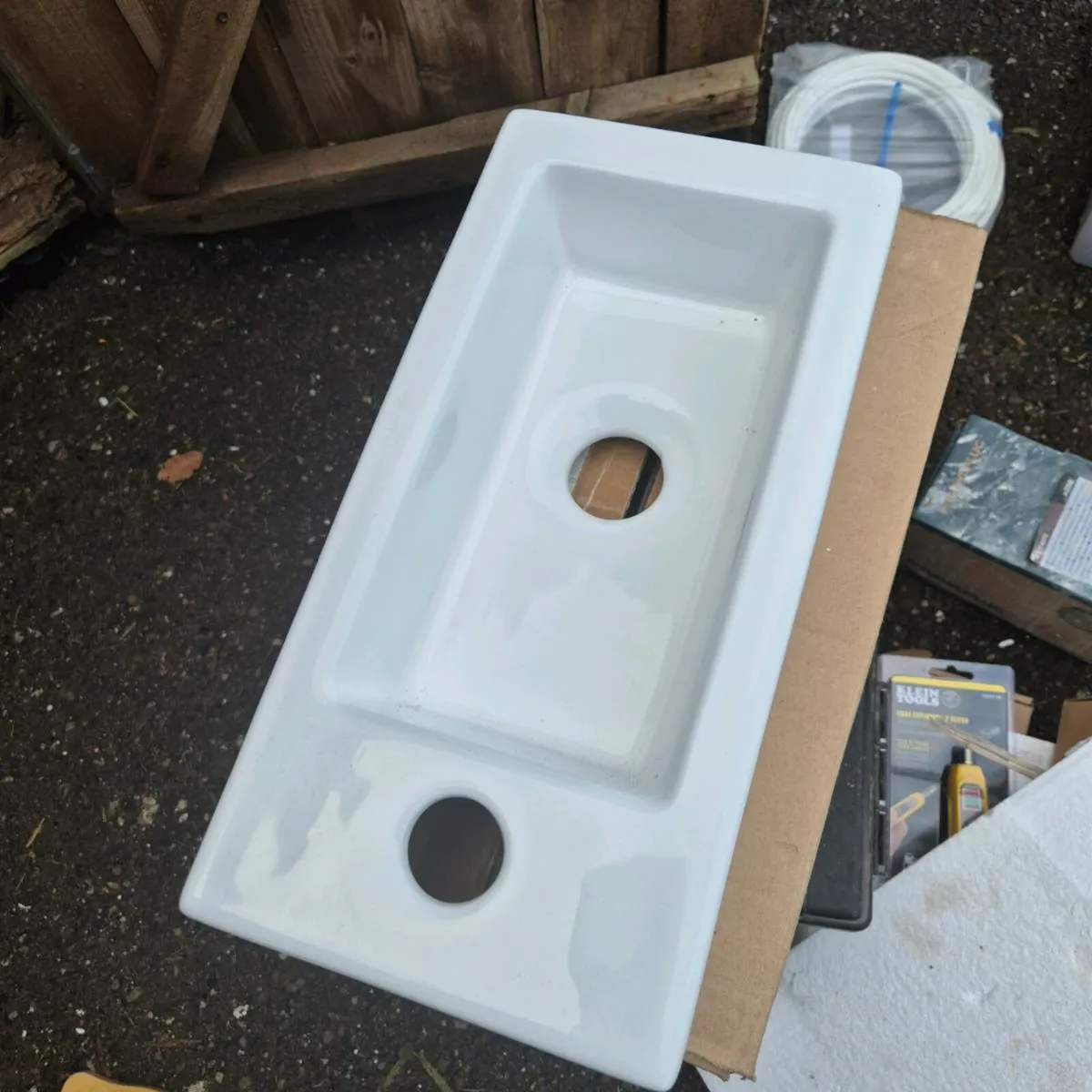Small ceramic bathroom sink - Image 3