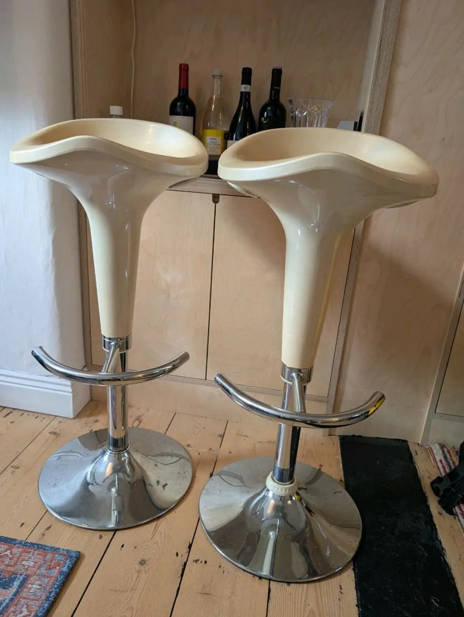 Kitchen breakfast bar stools - Image 1
