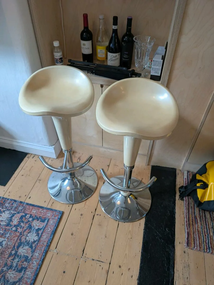 Kitchen breakfast bar stools - Image 2