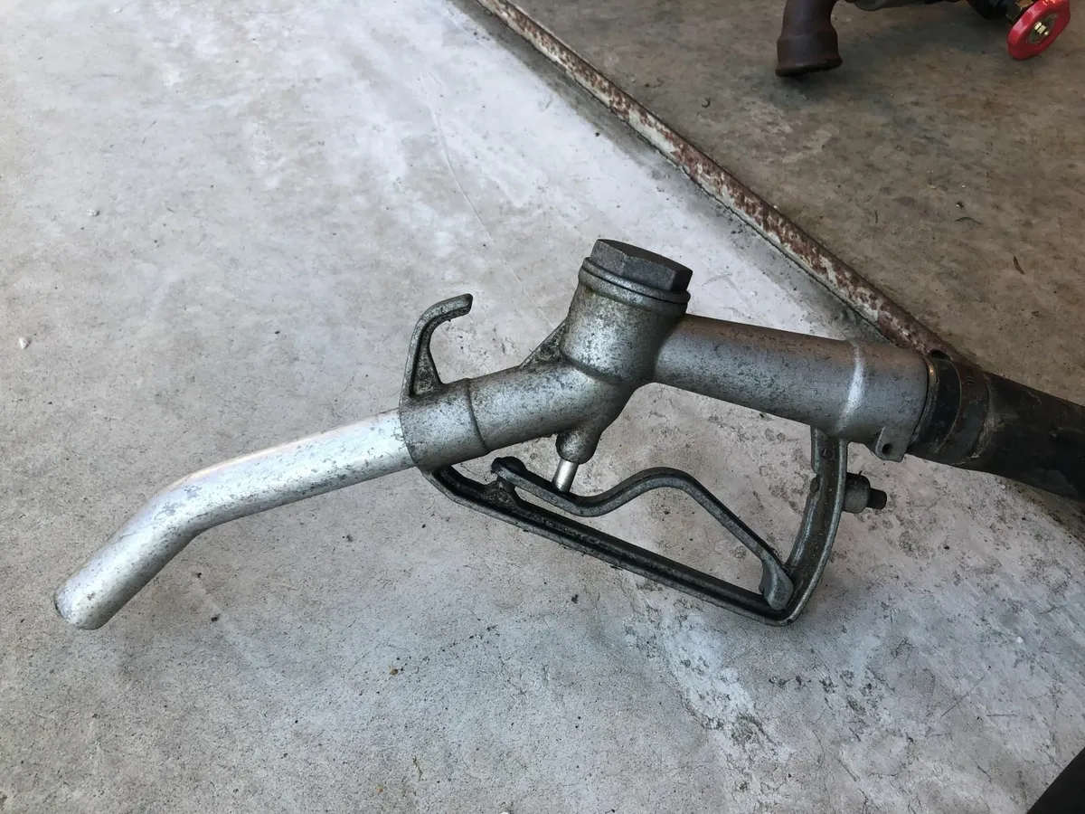 Fuel hose with trigger nozzle & tank outlet - Image 3